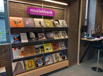 Bij de Muziekbank kan je ook lp's lenen